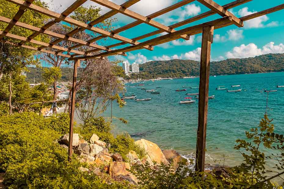 Search & Book Direct Flights to Acapulco 600 + Airlines