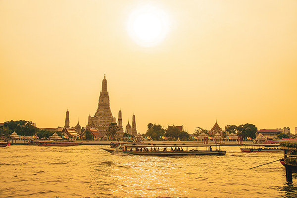Picture of a temple by a river in Bangkok, Thailand