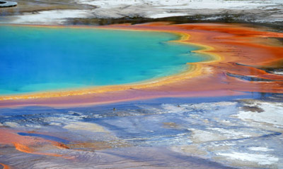 grand prismatic spring at yellowstone